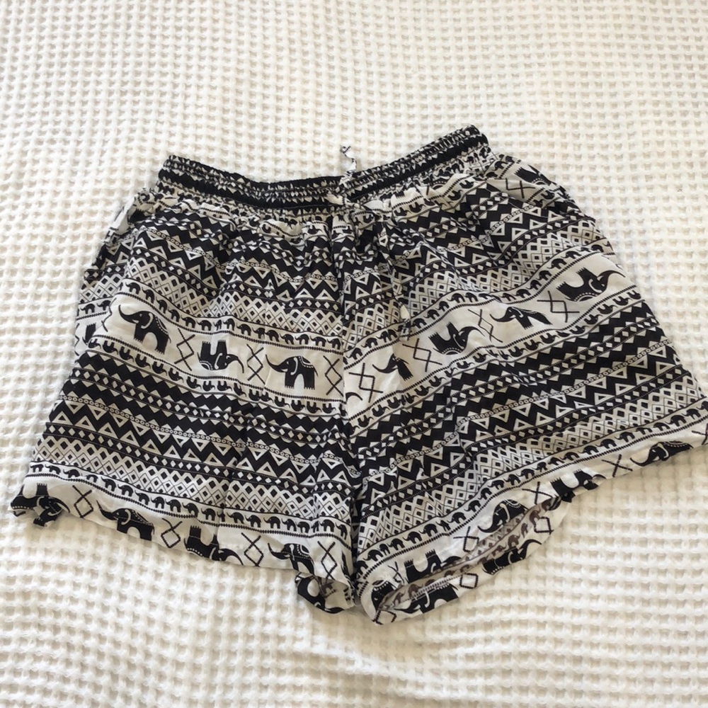 The Elephant Pants- linen shorts NWOT